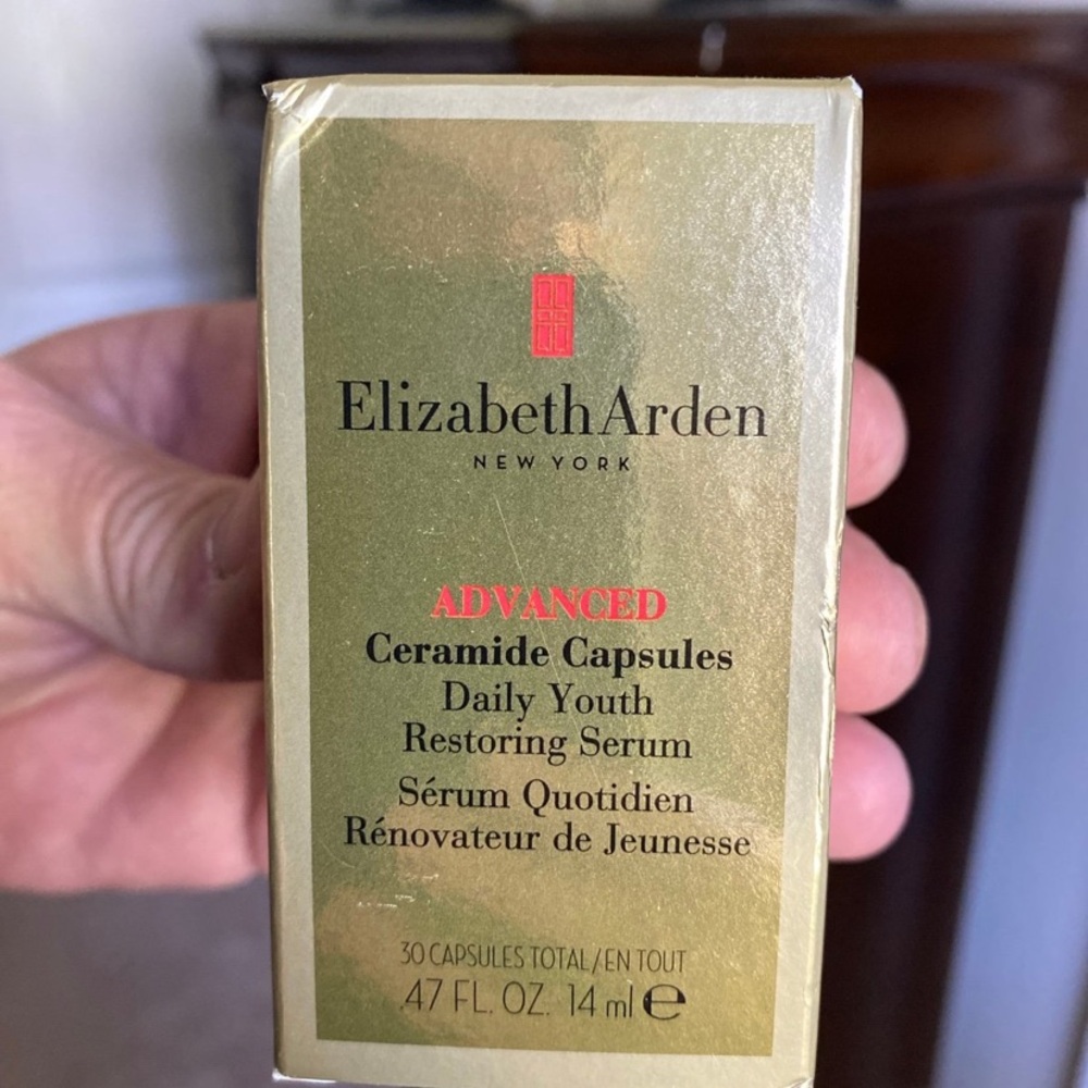 Elizabeth Arden Advanced Ceramide Capsules in Gold